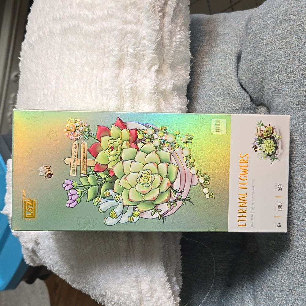 NIB Loz Succulent Mini Building Set #1660 with 389 mini pieces.